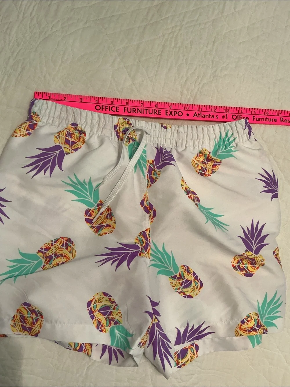 chubbies White Pineapple Print Men’s M Swim Trunks